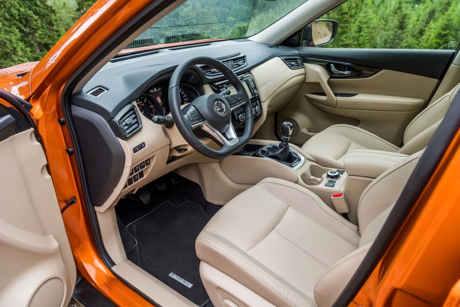 Интерьер Nissan X-Trail (T32) 2017 года  (WW) (фото 12 из 52)